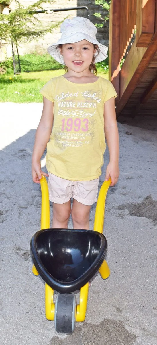 GOWI Kinderschubkarre Design Spielzeug Schubkarre für Kinder