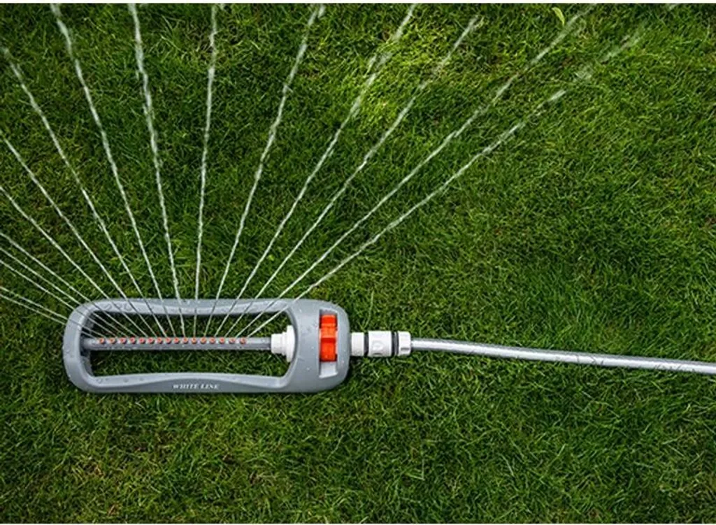 Bradas WHITE LINE Viereckregner 16 Düsen grau orange Rasensprenger