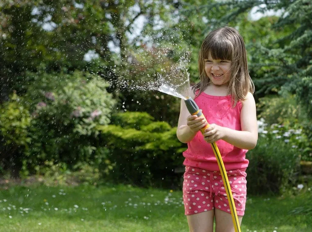 Hozelock Gartenspritze Plus mit Wasserstop für Gartenschlauch