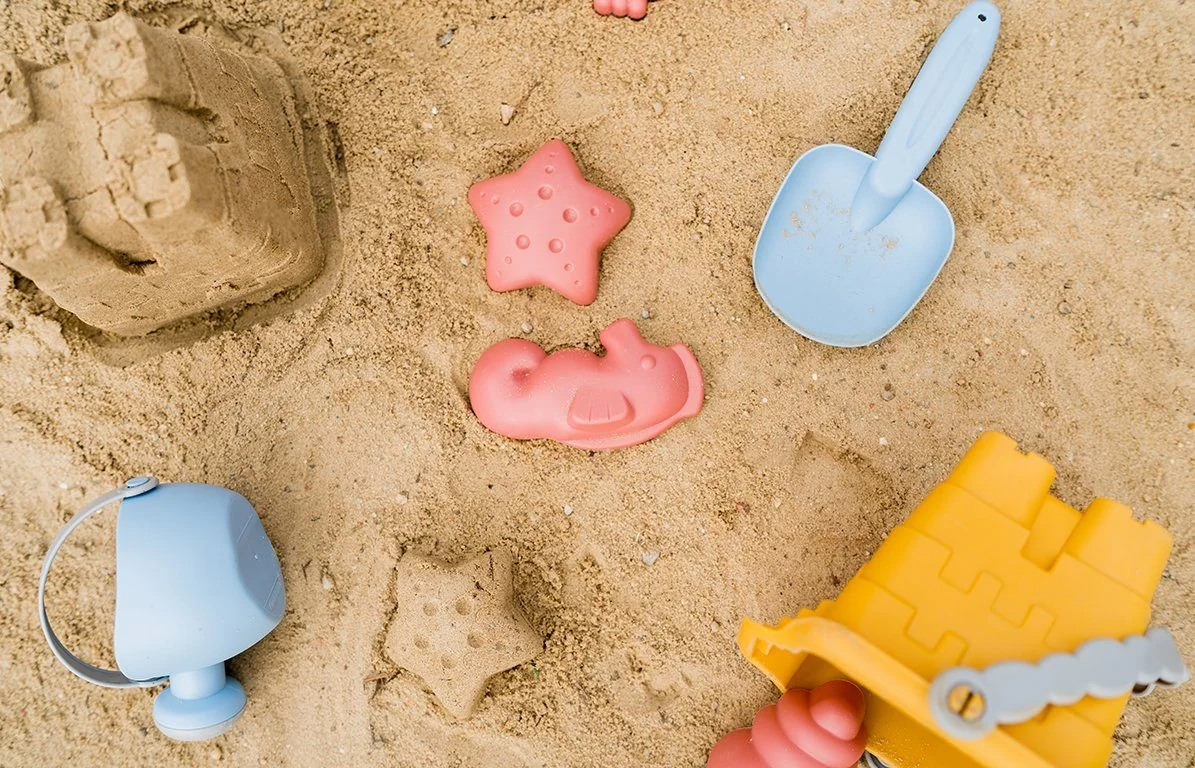 KINDSGUT Sandform Set Toni Sandspielzeug Schaufel und Förmchen
