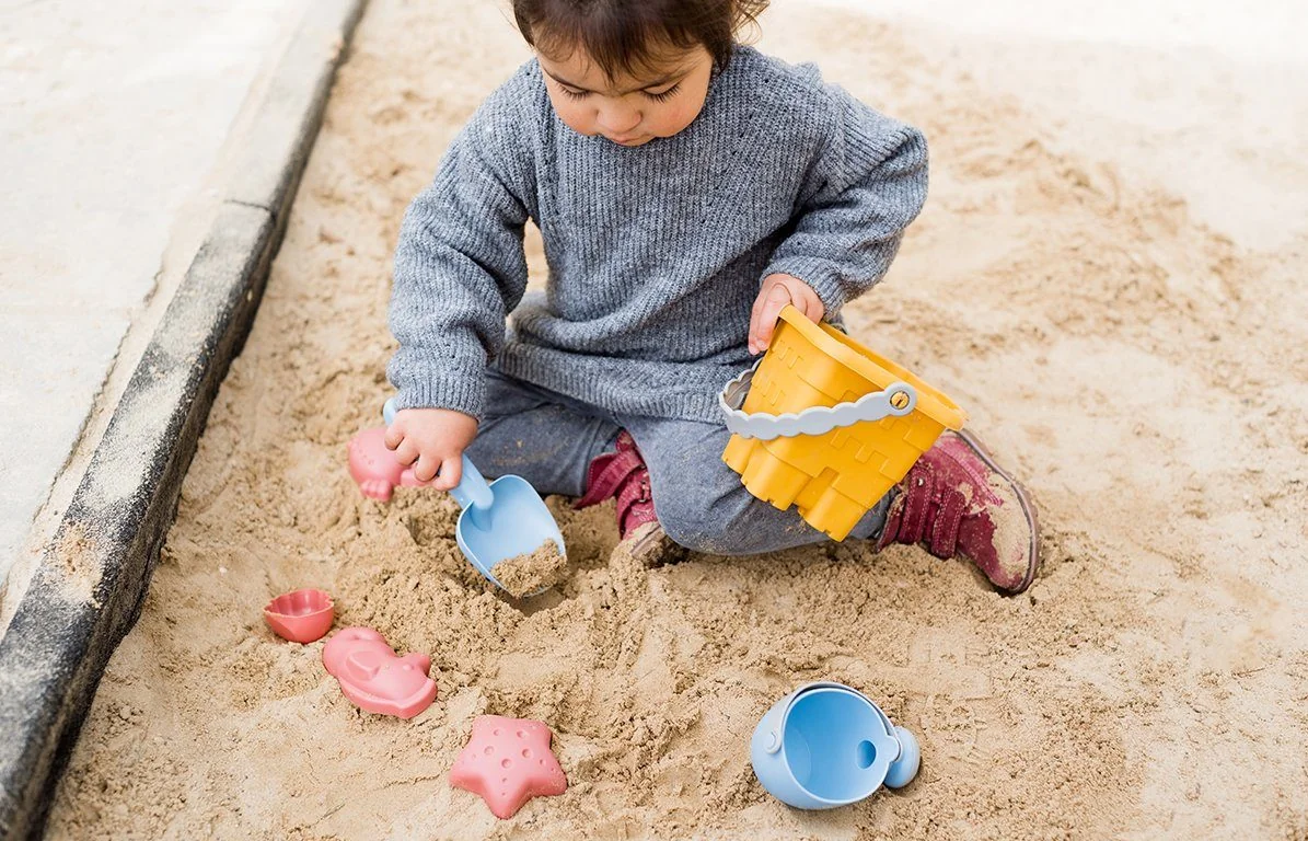 KINDSGUT Sandform Set Toni Sandspielzeug Schaufel und Förmchen